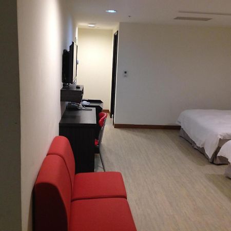 Big Bear Hotel Kaohsiung Exteriör bild